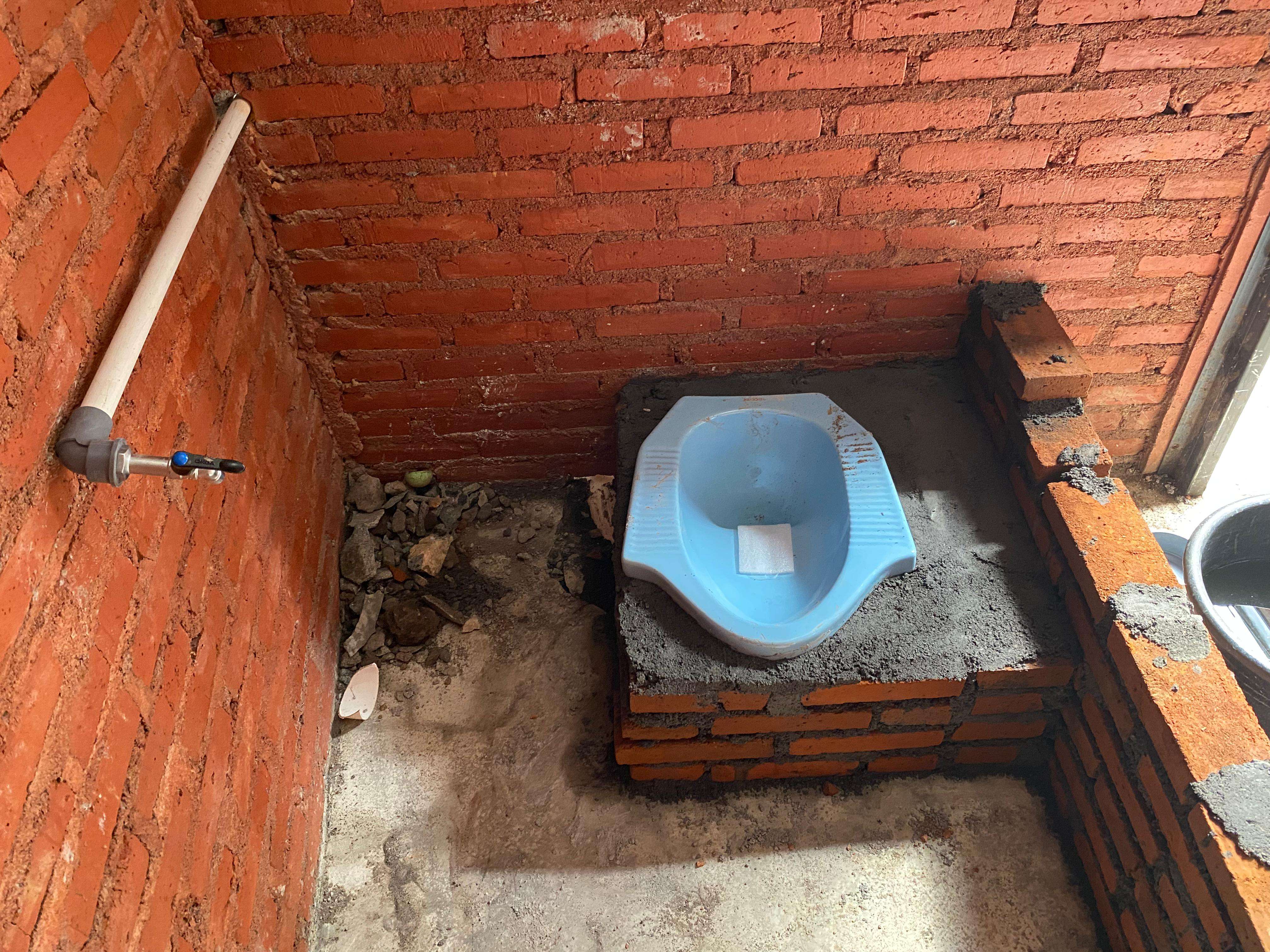 Pembangunan Kamar Mandi Posyandu di RT.11 Dusun Labuapi Utara