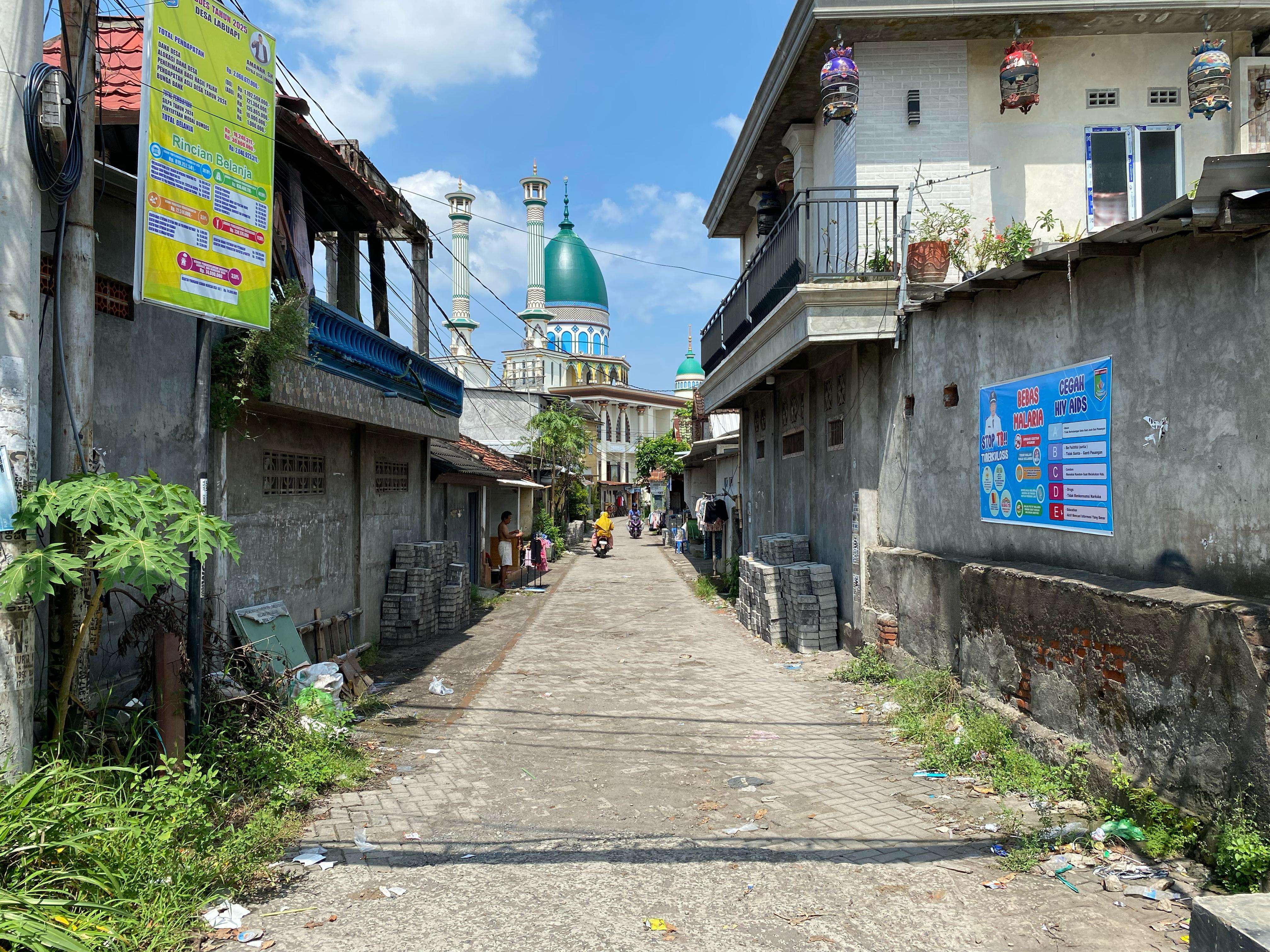 Pemasangan Paving Blok di RT.03 Dusun Labuapi Utara