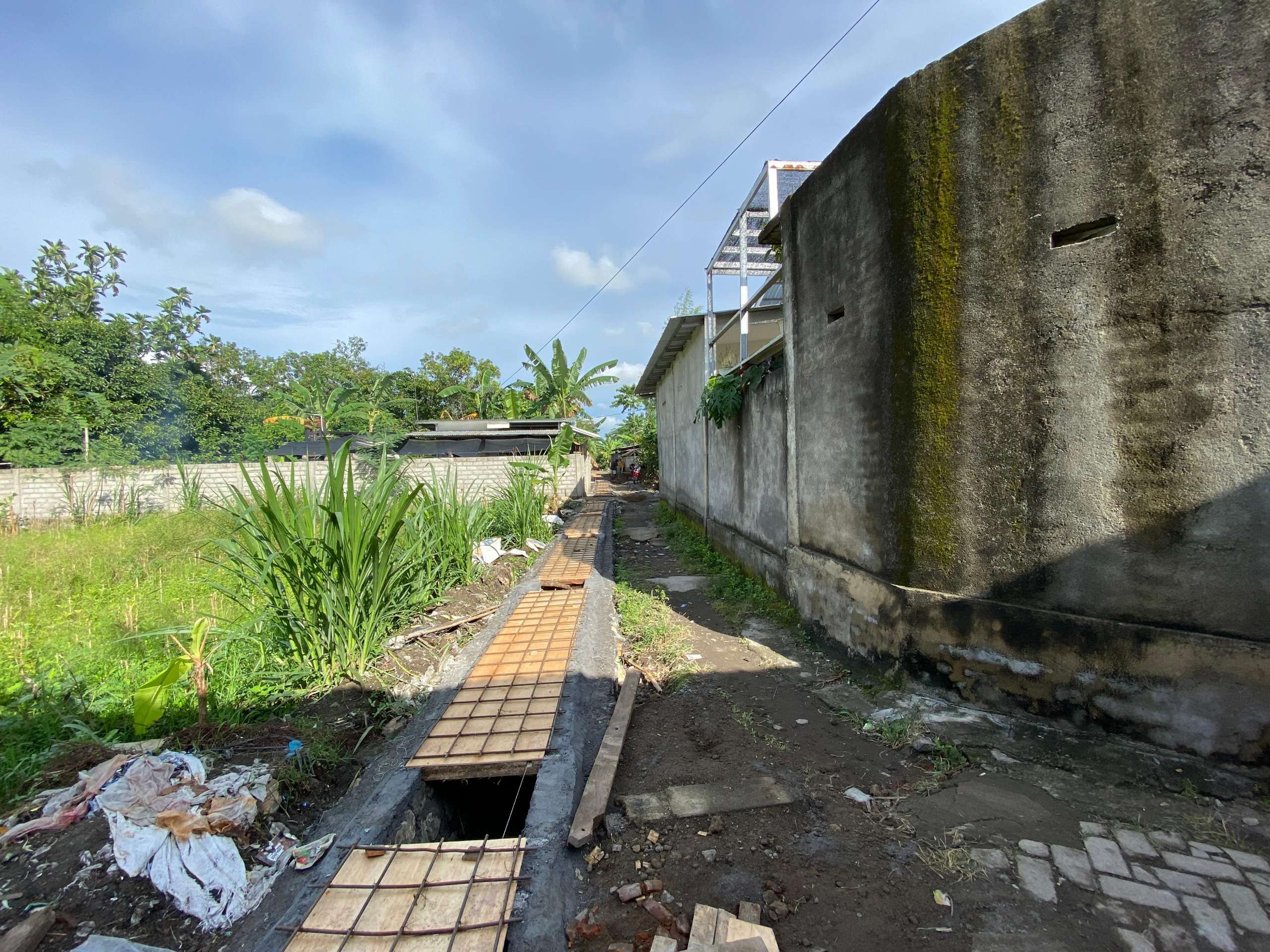 Pentaludan & Rabat Jalan Tani di RT.10 Dusun Labuapi